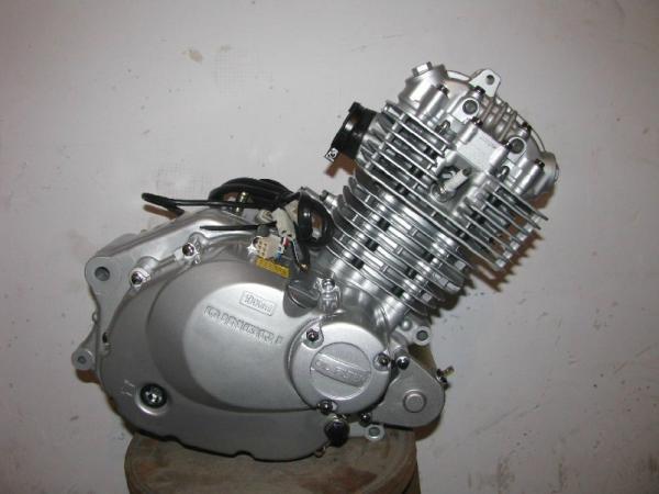 Engine Foot Electric Start Silvery , White Motorcycle Engine Parts QM200GY