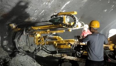 Tunnel Construction Crawler Type Rock Drill Rig 18kw Impact Power R32/R38/T38/T45 Shank