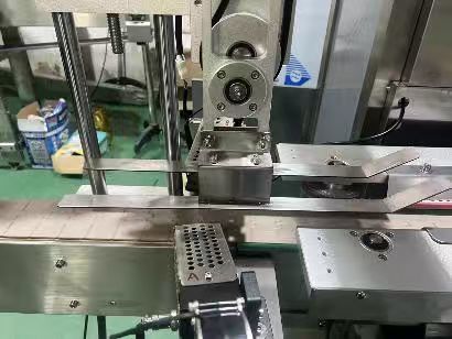 3600 pcs/Hour 2.5KW Automatic Bottle Shrinking Machine with Sleeve Labeling System