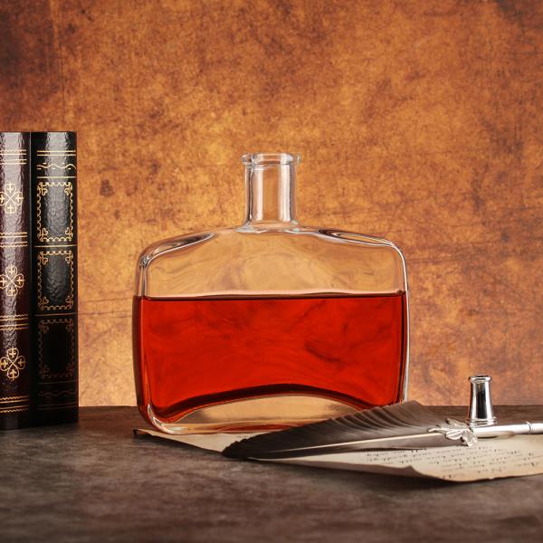 Glass Whiskey Vodka Bourbon Brandy Bottle With Big Capacity And Flat Arch Bridge