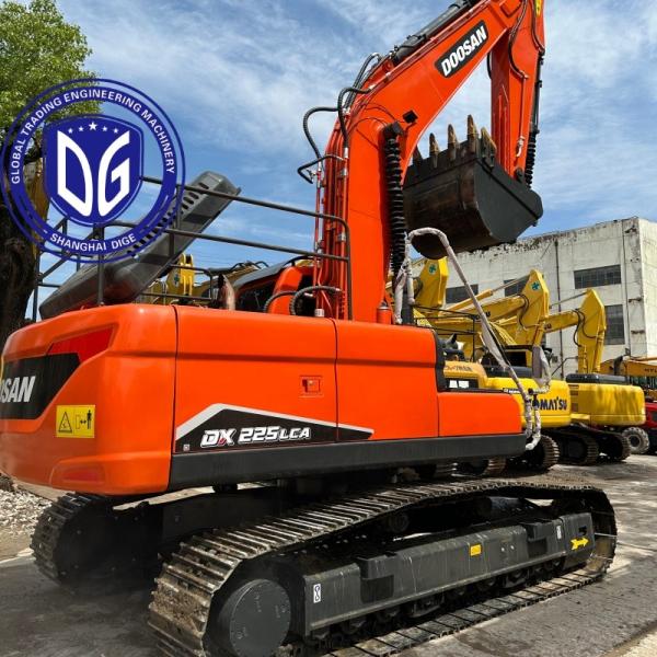 Excavateur Doosan DX225 utilisé équipement lourd fiable et abordable