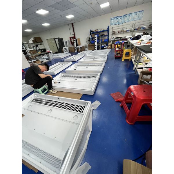 65 Inch 4K Resolution IP65 Waterproof Outdoor Digital Signage LCD Advertising Billboard