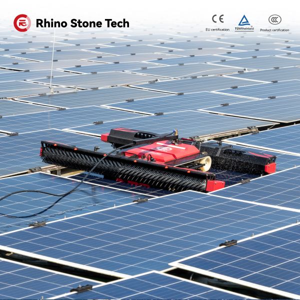 Brosse de nettoyage PV de qualité professionnelle, robot de nettoyage solaire à double rouleau avec pulvérisation d'eau, alimenté par batterie au lithium