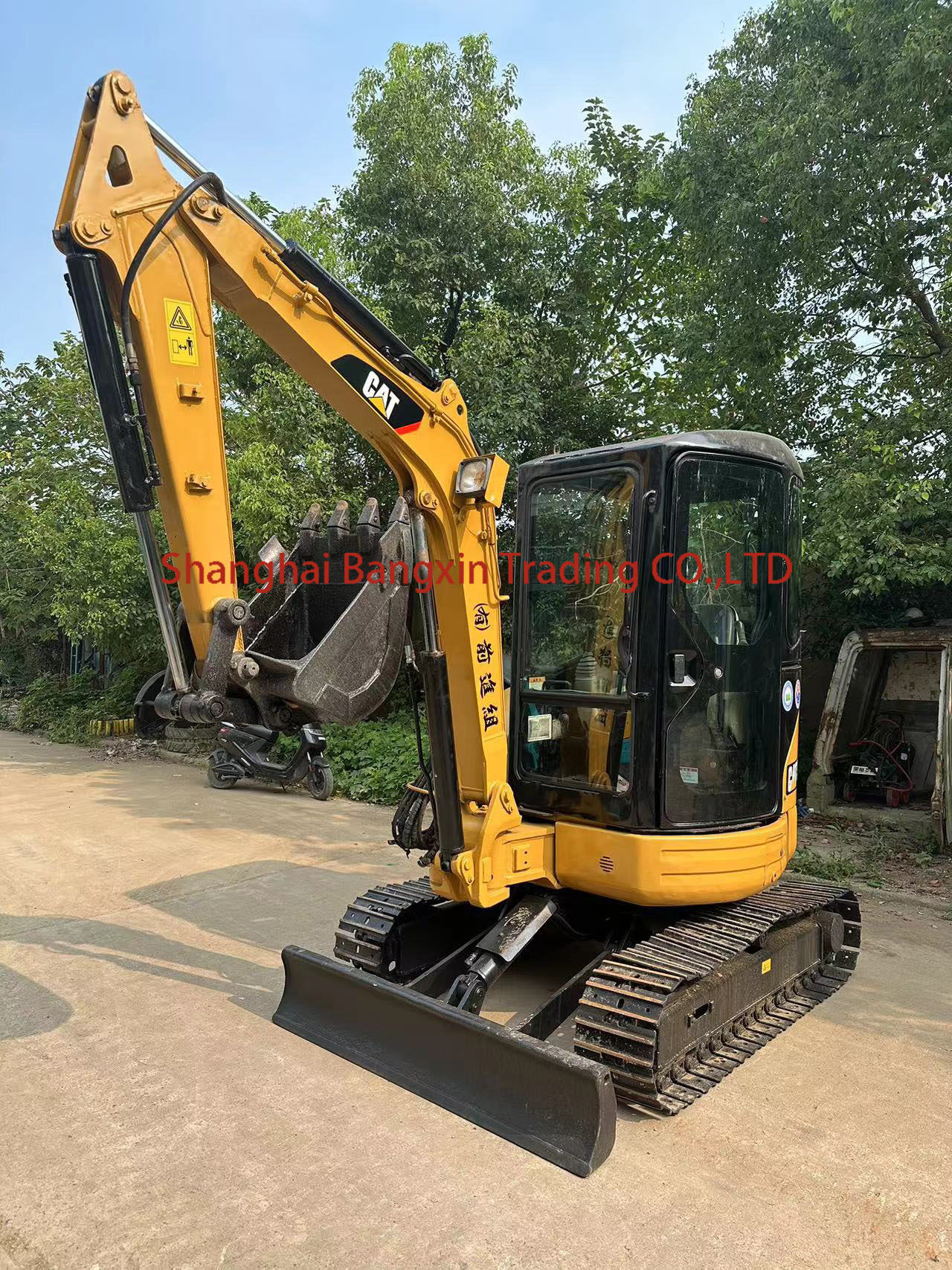 Small Machine Used Mini Excavator CAT 303 3 Tonne Excavator 3000 KG 700 Working Hours