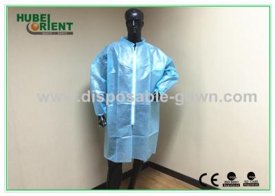 Revestimento longo descartável do laboratório da luva da resistência de água azul com sentimento confortável para o uso da fábrica