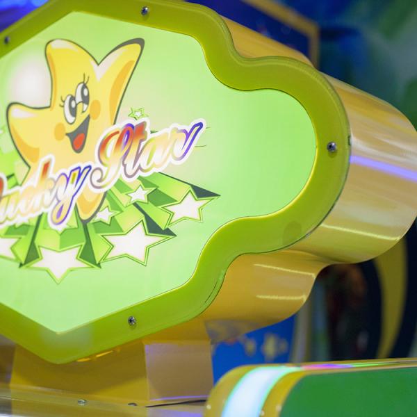 УДАЧЛИВАЯ ЗВЕЗДА крытой аркада занятности эксплуатируемая монеткой подвергает монетку механической обработке выкупления билета игры навыка привелась в действие машины аркады