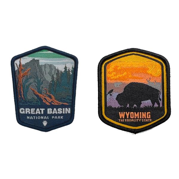 Естественное дизайнерское сплетенное животное латает утюг на заплатах логотипа вышивки с границей Merrowed