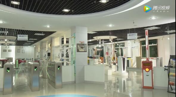 OIN de tourniquet de barrière d'oscillation de la brosse DC24V d'alliage d'aluminium