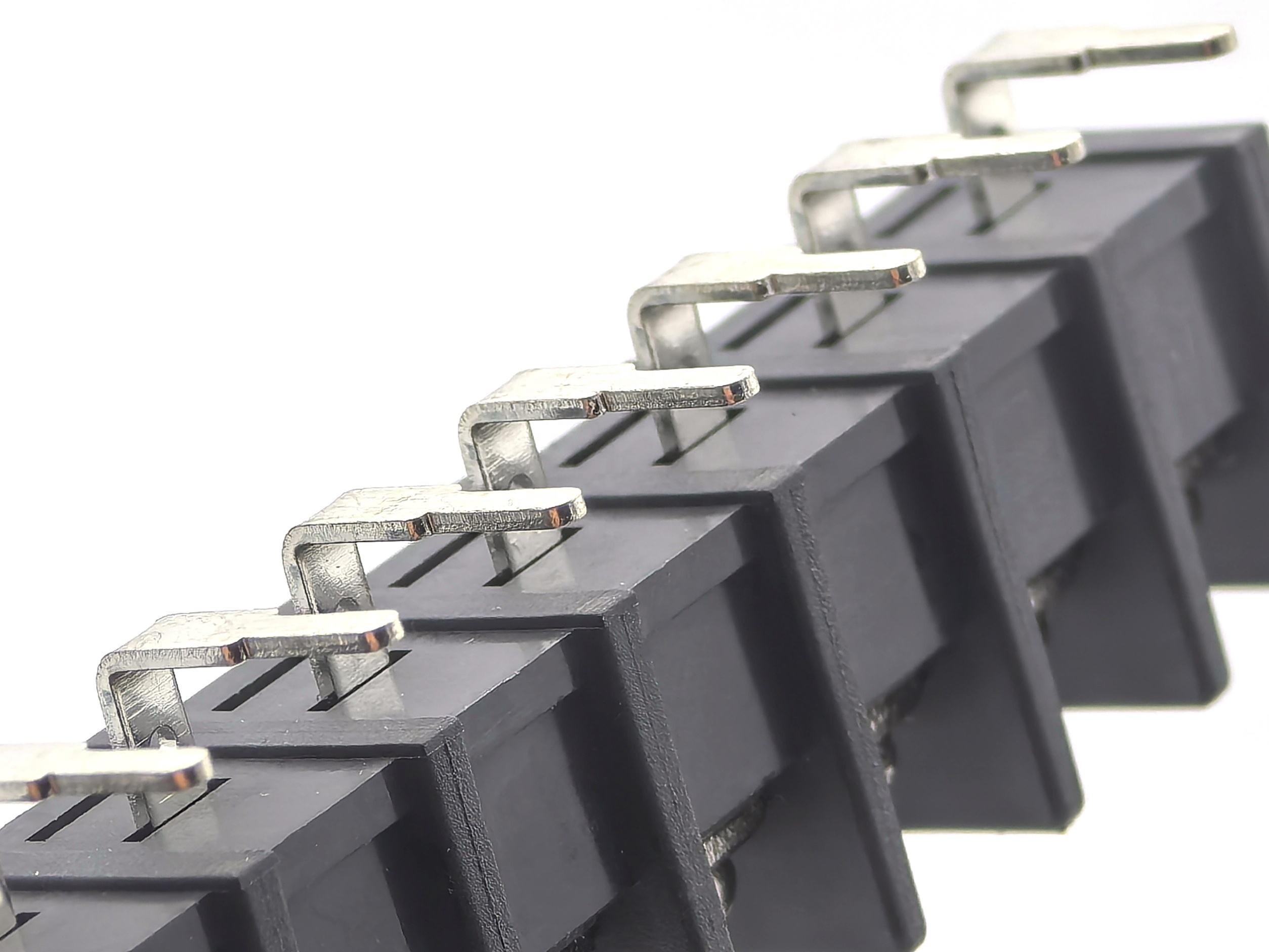 9.5mm Pitch Barrier Terminal Blocks 90-degree DIP Black 11P PA66 Material 300V 25A