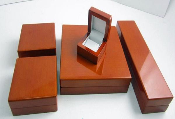 Christmas Matte Jewelry Wooden Box Offset Printing For Chain / Bracelet Packaging