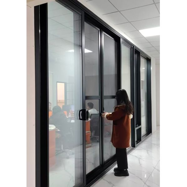 Heavy-Duty Aluminum Sliding Door – Engineered for Expansive Views and Robust Performance