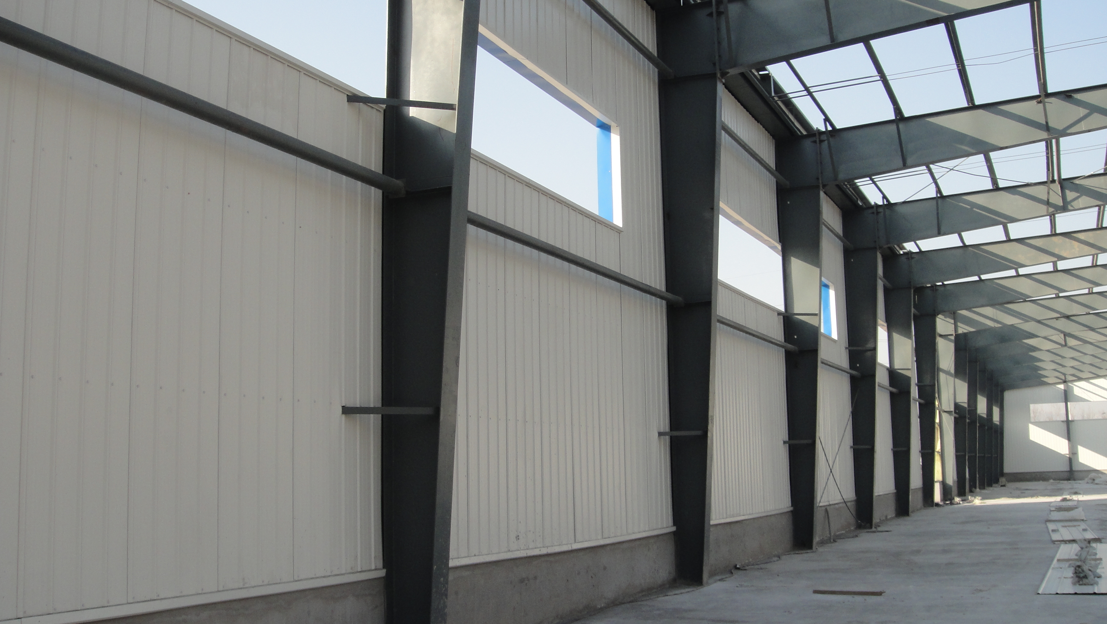 Customizable Size Steel Structure Workshop with Anti-Corrosion Coating and Sandwich Panel Roofing