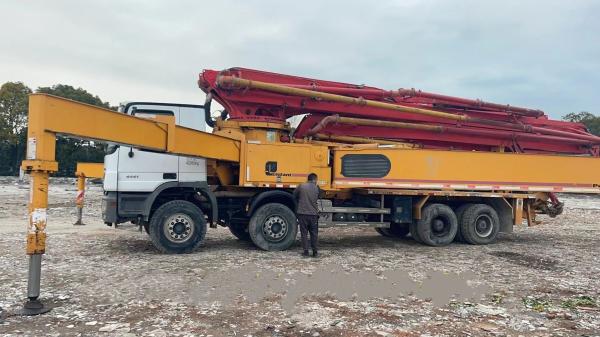 2013 Putzmeister 53m caminhão de bomba de concreto em estoque para venda