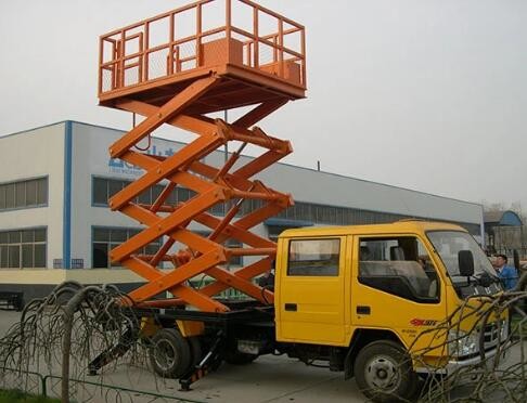 el camión de la capacidad de cargamento 450Kg montado Scissor altura de elevación de la elevación los 7.5M