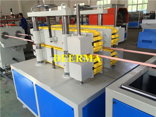 22kw PVC Pipe Machine 20mm - 63mm 20mm - 40mm Counter Rotating Extruder