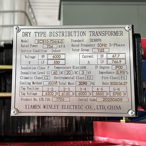 704KVA 鋳樹脂乾型電源トランスフォーマー 6KV から 0.5KV 配送鋳コイルトランスフォーマー