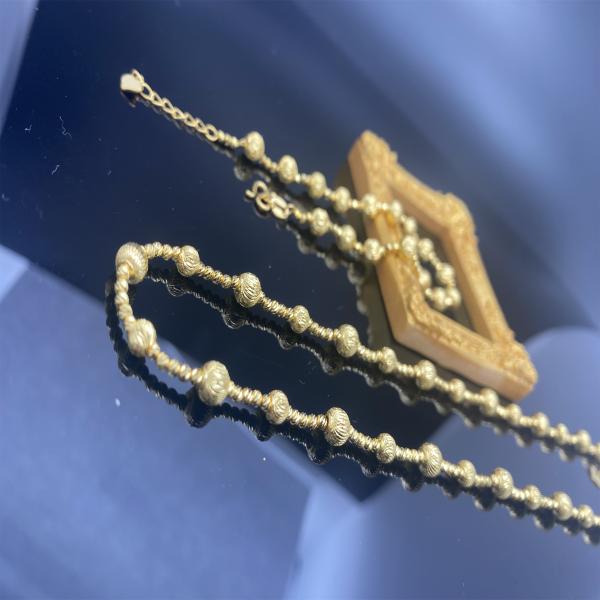 Luxurious 18K Yellow Gold Heart Bracelet