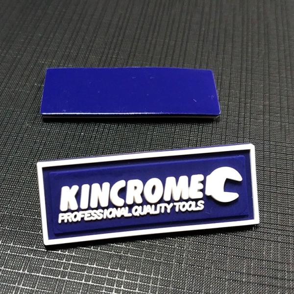 3D выбило мягкие ярлыки одежды PVC шить дизайн логотипа футболки одежды заплат