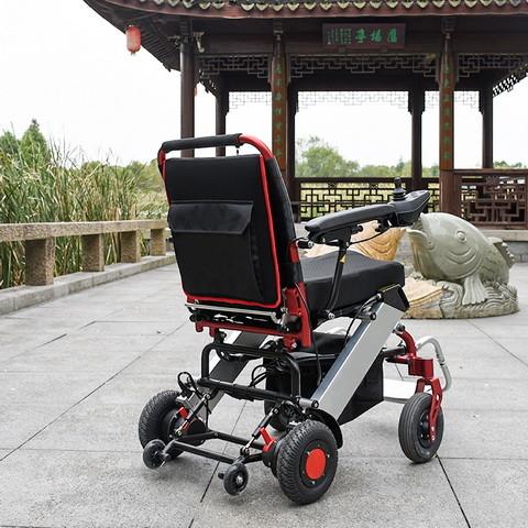Rigid PU Tyre Folding Motorized Wheelchair 6km/H Alu Alloy Electric