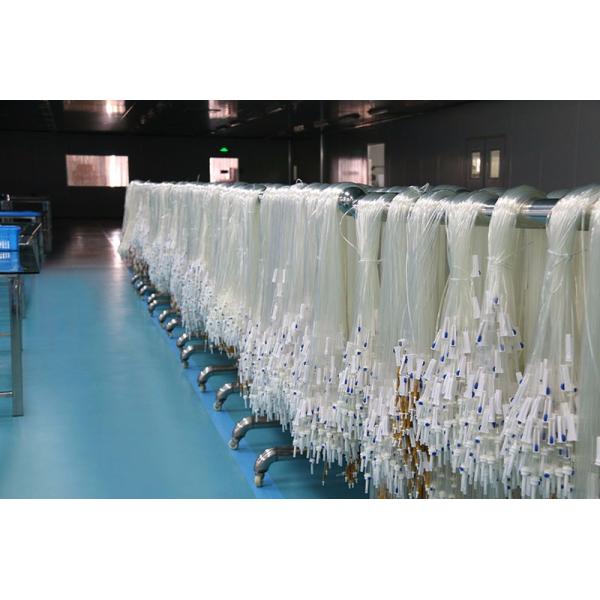 Практический одноразовый инфузионный комплект из ПВХ с регулятором потока 20 капель на 1 мл