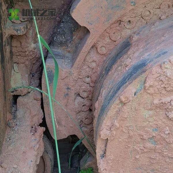 75ton использовало подержанные краны на гусеничном ходе Zoomlion ZCC750V