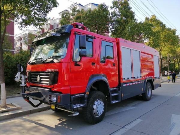 Howo Dry Powder Fire Rescue Truck 4X4 3000L Water 1000 Liters Foam High Performance