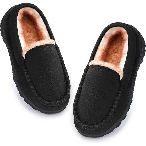 Des chaussons d'hiver pour enfants avec des moccasins classiques