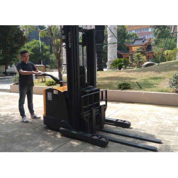 Type debout d'opération de ciseaux de portée de chariot élévateur simple de camion pour l'entrepôt étroit de bas-côté