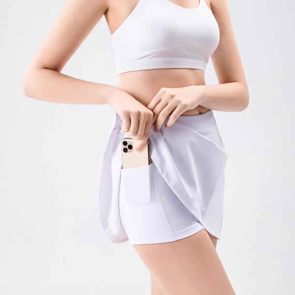 Девушки Анти--выдержки играют в гольф одежды бадминтон обходит мини юбку тенниса с карманами