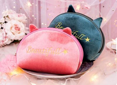 Web celebrity small portable cute girl instagram style super fire goods large capacity plush makeup bags