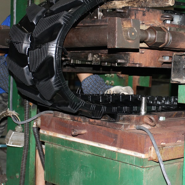 Light Weight Kubota Excavator Tracks Width 180mm X Pitch 72mm X Links 40