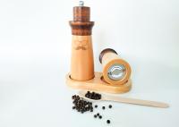 Grilleras de sal y pimienta de madera de aspecto clásico para una experiencia gastronómica elegante