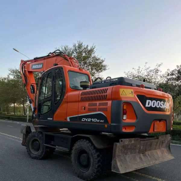 Doosan DX210W Used Wheel Excavator Hydraulic Mini Second Hand Digger 20100 kg