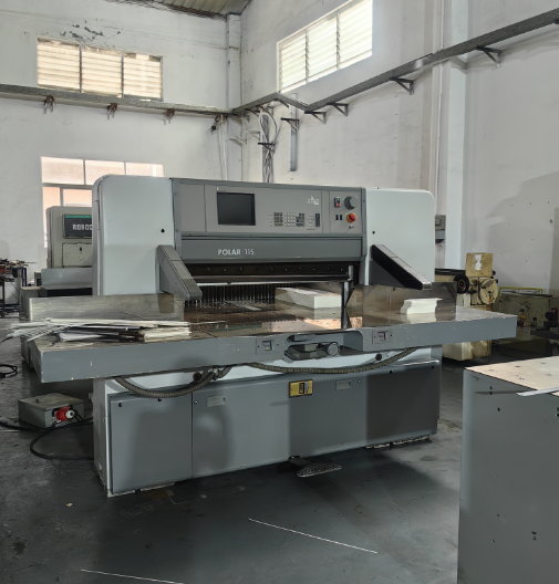 Компьютеризированная 45 т/м Полярная 115 см бумажная гильотина для быстрой и точной обрезки бумаги