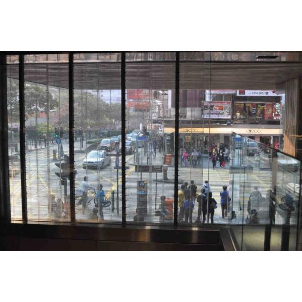 3.91mm Transparent Glass LED Display 2000cd For Specialty Stores