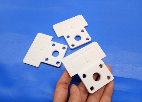 Сопротивление термального удара плиты изготовленного на заказ глинозема керамическое сосать керамические плиты листа Al2O3