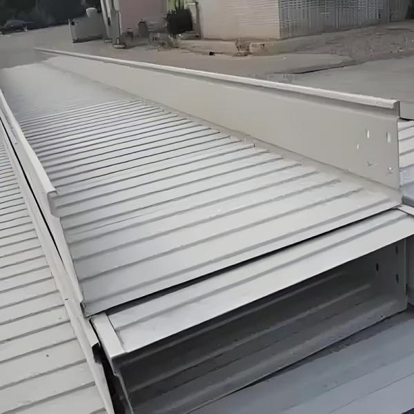 Medium Duty Load Capacity Compression Molding Cable Tray 100mm Width For Benefit