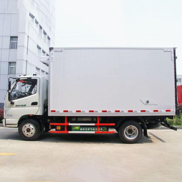 Foton Refrigerated Transport Truck 130HP 4X2 2ton Carrier Cooler For Meat / Fish Transport