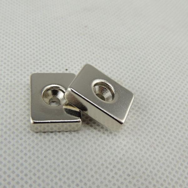 ímãs escareados bloco do neodímio N35 de 20*10*3mm com furo do parafuso