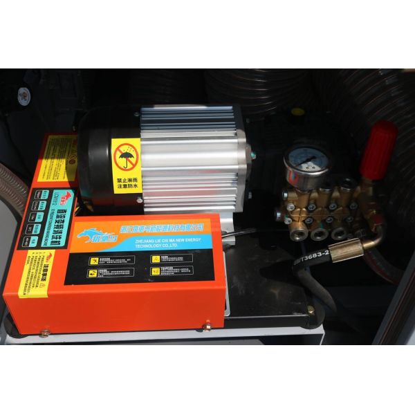Ride-On Industrial Sweeper Powerful Dust Debris Collection Equipment