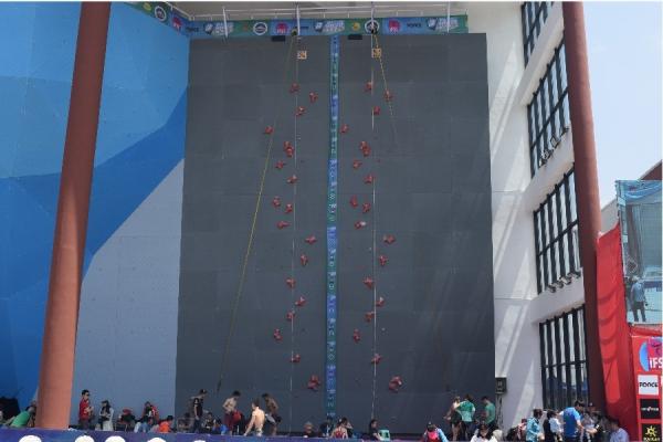 UIAA Certified Hand Hold for Used Rock Climbing Wall 5-10 Passengers and High Capacity