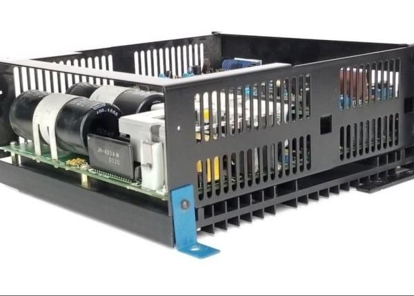 CONTRÔLEUR D'AXE DU CONTRÔLEUR CNC/ROBOTICS DE LA SÉRIE SERVOPACK DE LA SERVOCOMMANDE CACR-SR DE CACR-SR05AC1ER 200 VCA 5 KILOWATTS.