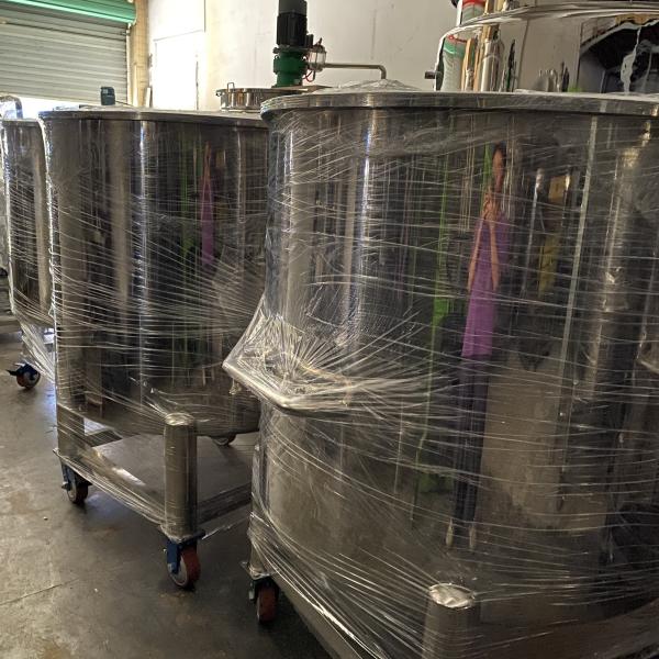500 Litre Stainless Steel Tank Movable food grade Customized with Four round legs