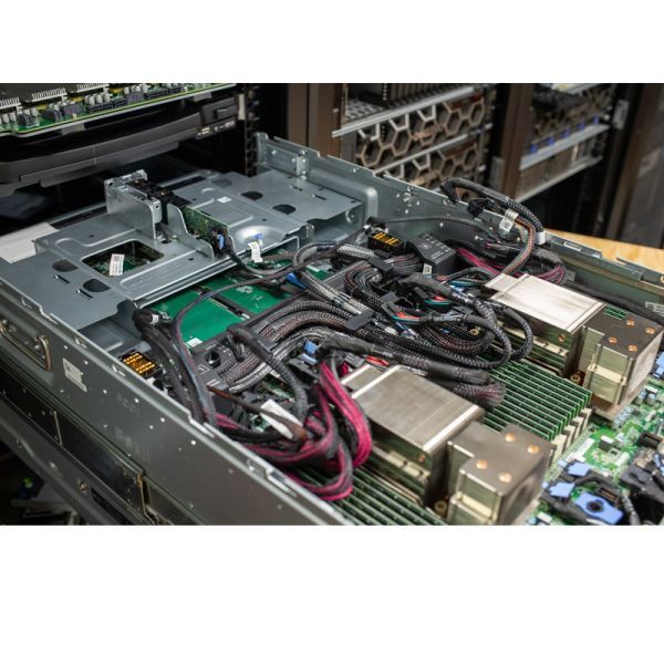 Dell PowerEdge XE9680 6U Rack Server with 5th Gen Intel Xeon, 8 NVIDIA HGX H100 GPUs, and 32 DDR5 DIMM Slots for AI Training