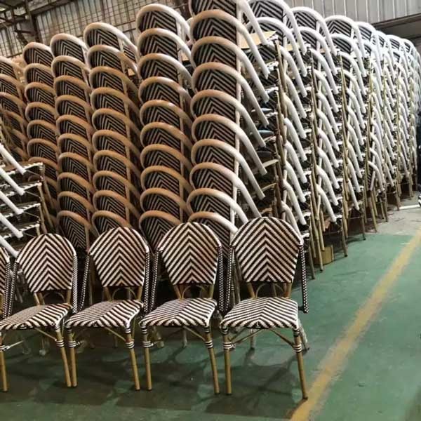 На открытом воздухе кафе обедая ротанг водоустойчивой мебели стульев сада французский