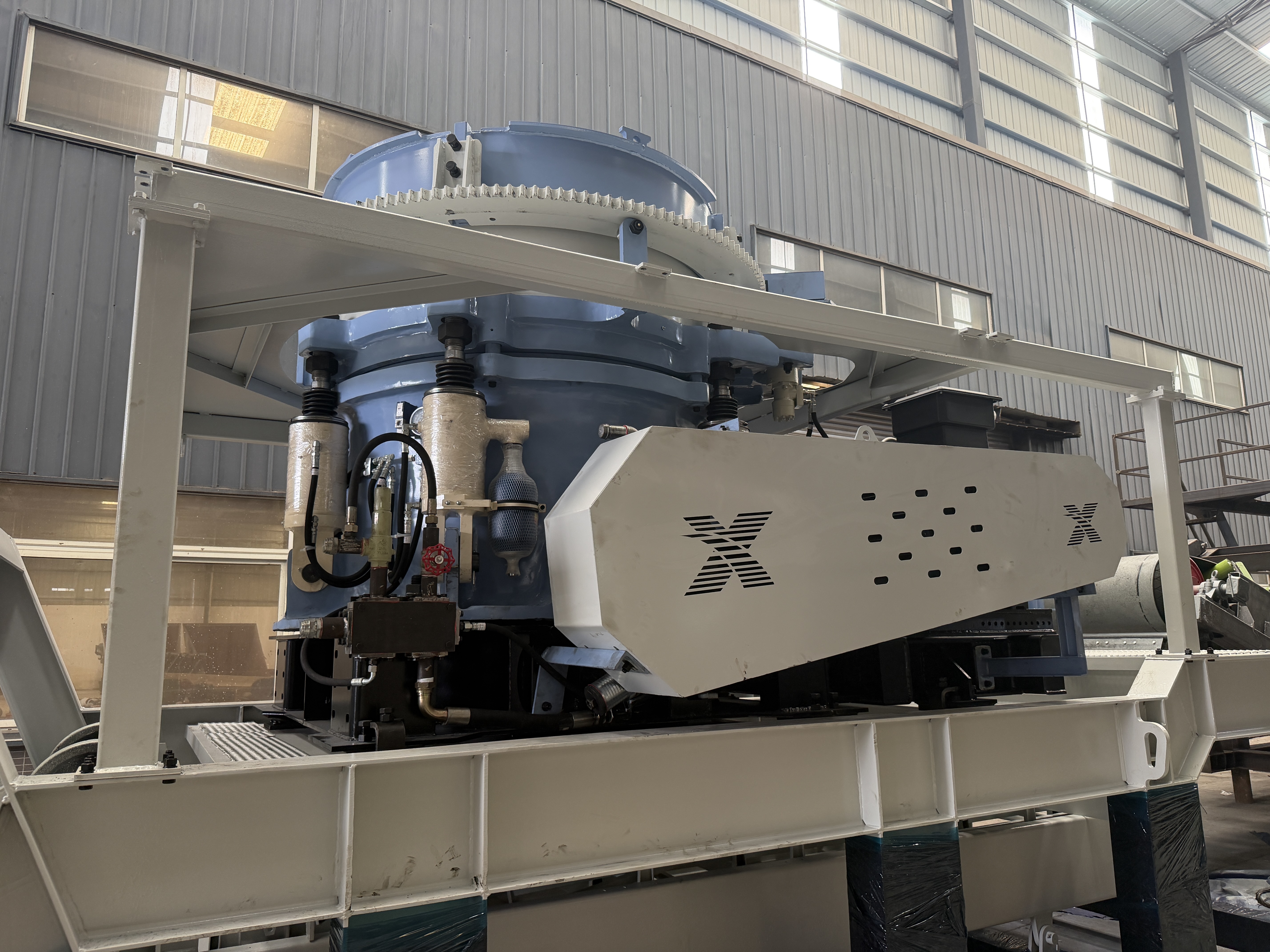 HP Multi Cylinder Hydraulic Cone Crusher High Efficiency Advanced Mining Crusher