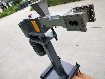 Alimentador grande do lado da extrusora de parafuso do dobro da capacidade, máquina lateral do alimentador para o pó do talco