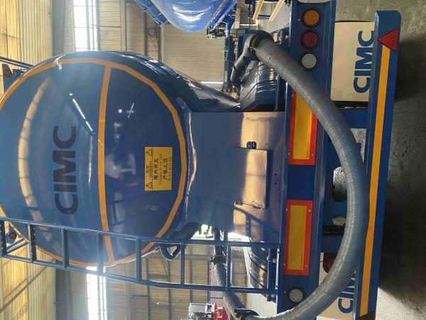 8.25R20/8.25R16/11.00R22.5/12.00R22.5/10.00R20 Tire 3 Axle 60m3 V Type Cement Trailer