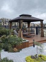 Gazebo de jardín de techo duro 3 x 4 m Efecto de madera con techo de policarbonato 4 paneles laterales