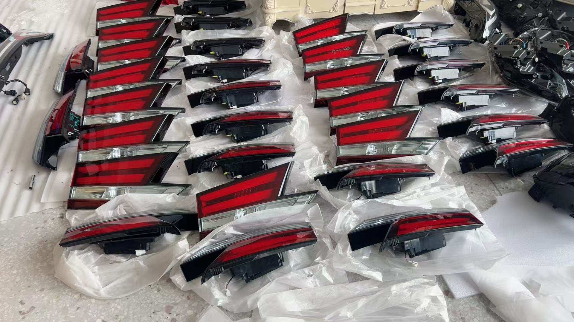 Genuine Used Honda Odyssey (RC3) Rear Tail Light Assembly Set of 4 (Left Outer + Left Inner + Right Outer + Right Inner)